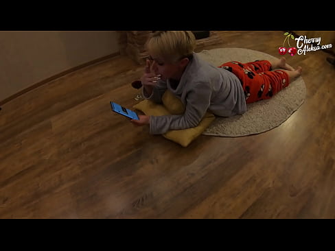 ❤️ בלונדינית מטורפת מוצצת זין ענק יונק ומקפיץ עליו - מין אנאלי ☑  סקס בפורנו iw.pornmega-com.ru ❌❤